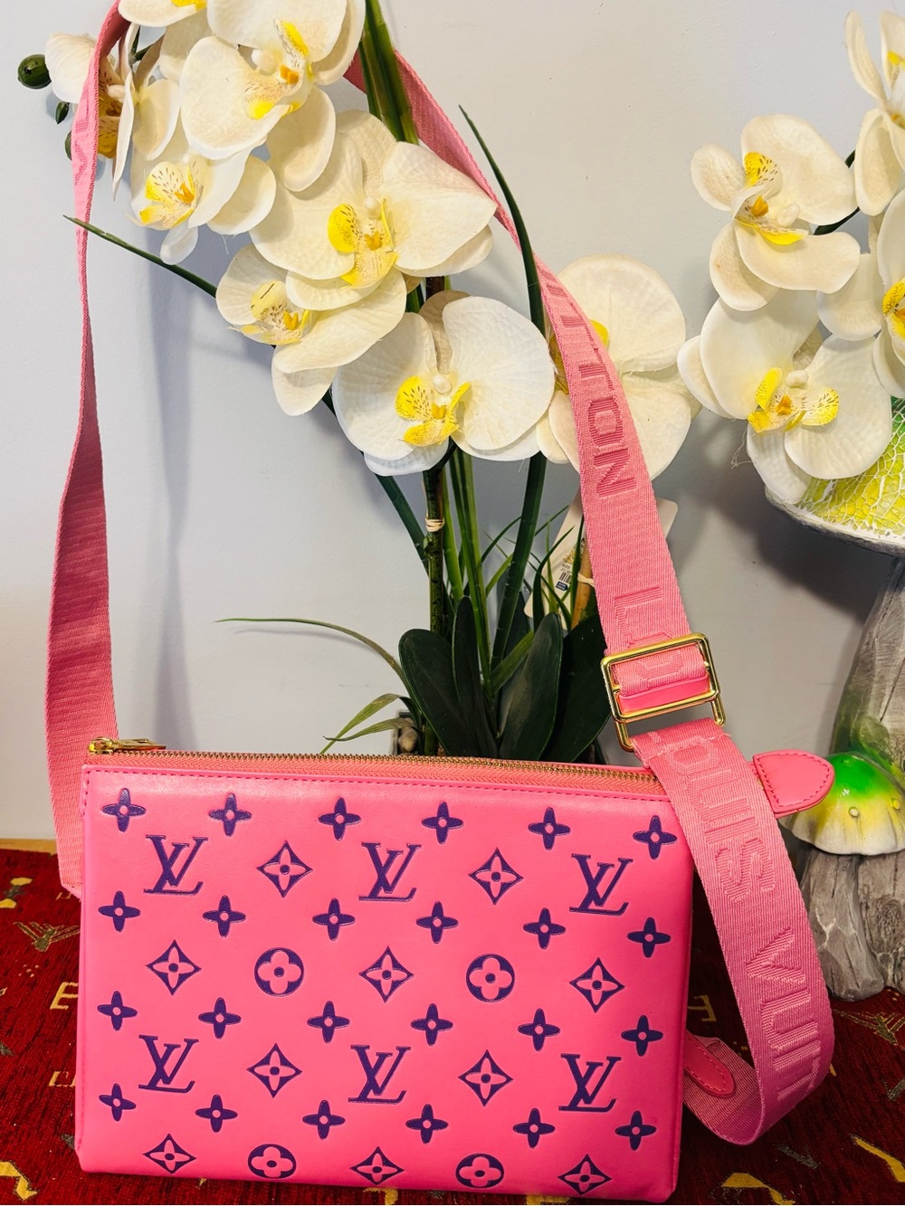 Cartera de cuero color rosado